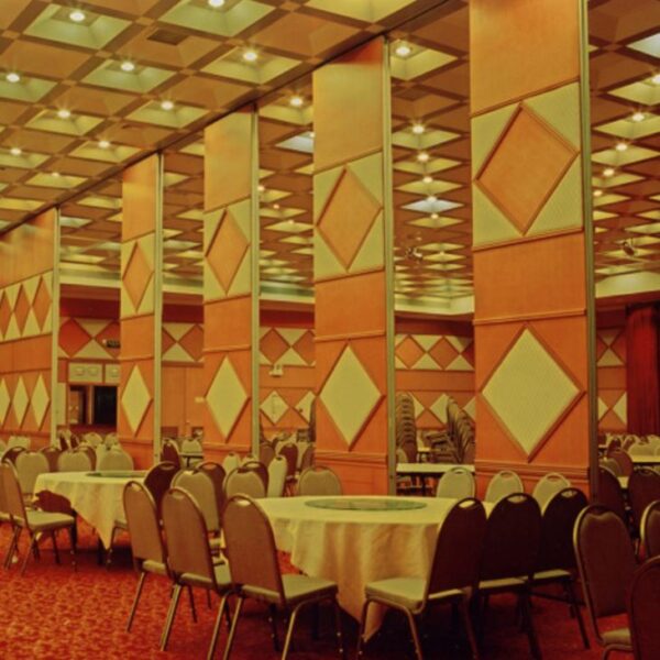 201604181718104878123.jpg Operable Panel Partition